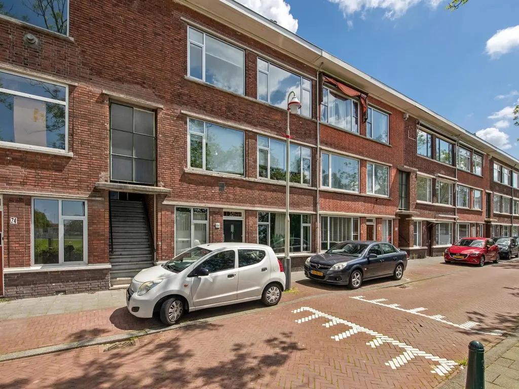 Bragastraat 84, 'S-GRAVENHAGE