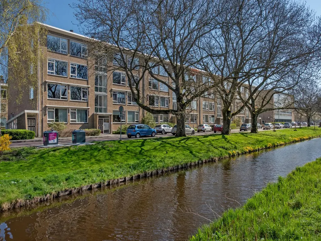 Aart van der Leeuwkade 42, VOORBURG