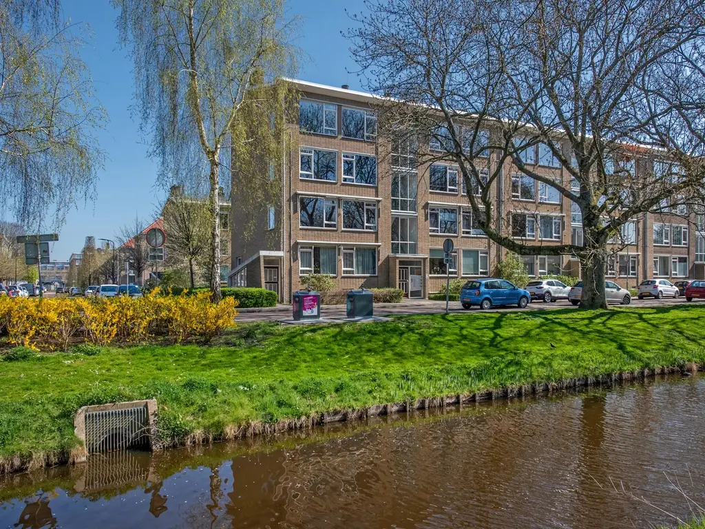 Aart van der Leeuwkade 42, VOORBURG