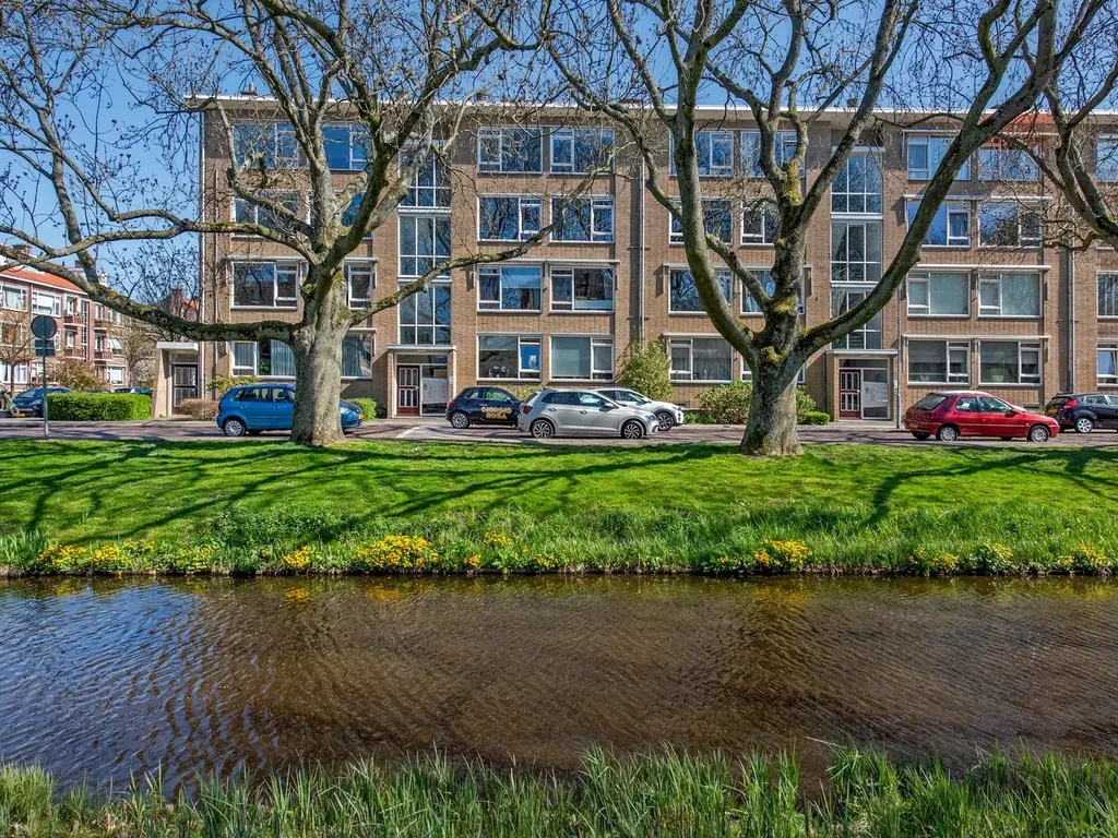 Aart van der Leeuwkade 42, VOORBURG