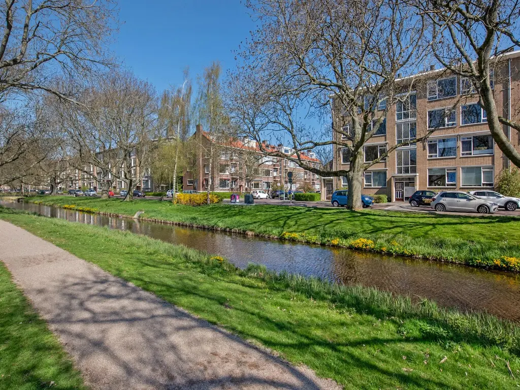 Aart van der Leeuwkade 42, VOORBURG