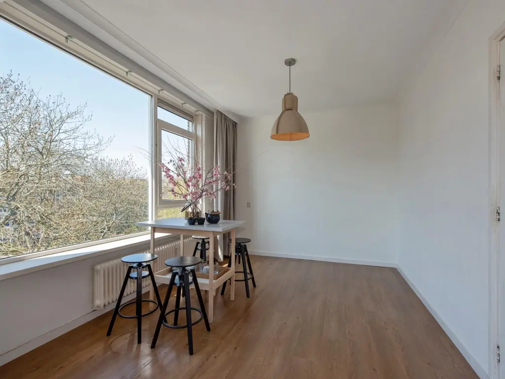 Aart van der Leeuwkade 42, VOORBURG