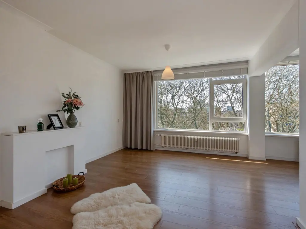 Aart van der Leeuwkade 42, VOORBURG
