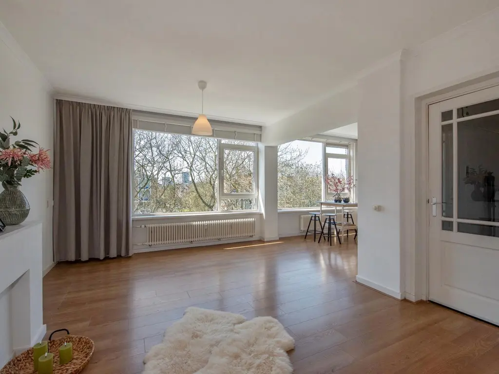 Aart van der Leeuwkade 42, VOORBURG