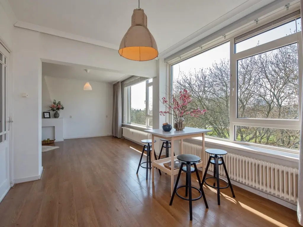 Aart van der Leeuwkade 42, VOORBURG