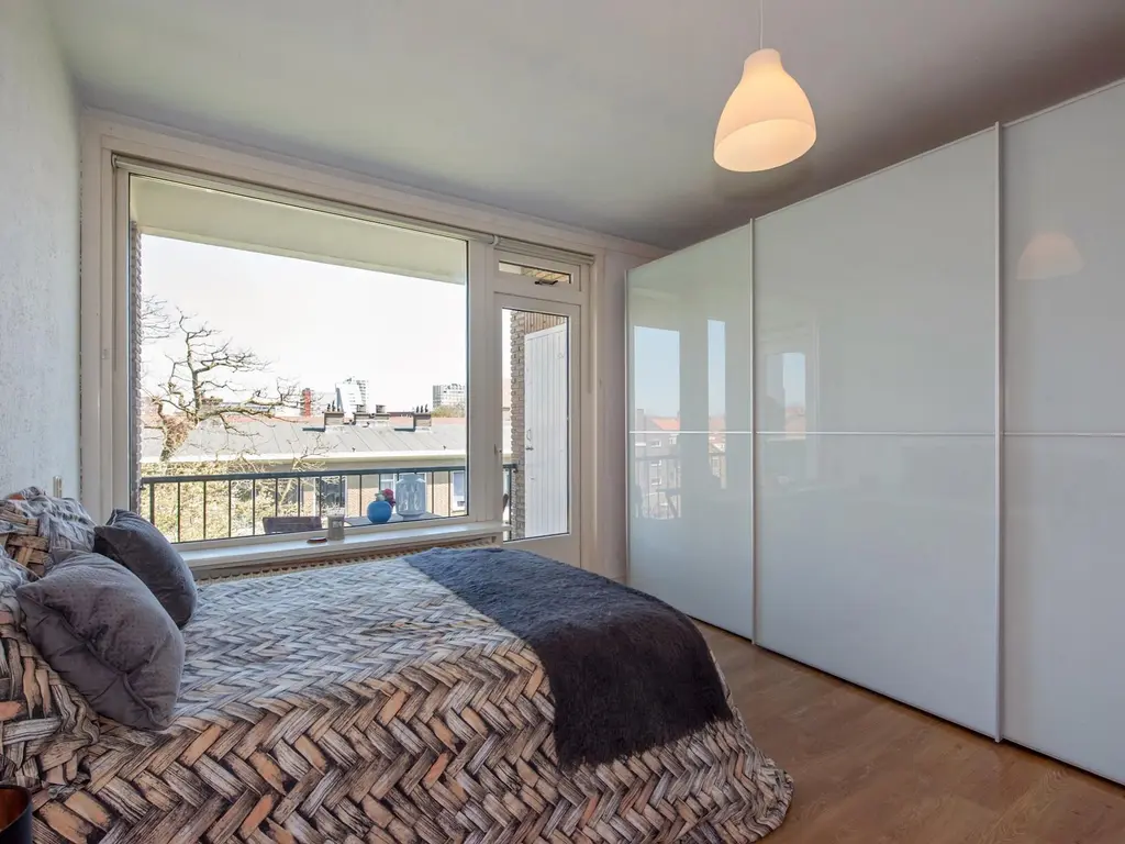 Aart van der Leeuwkade 42, VOORBURG