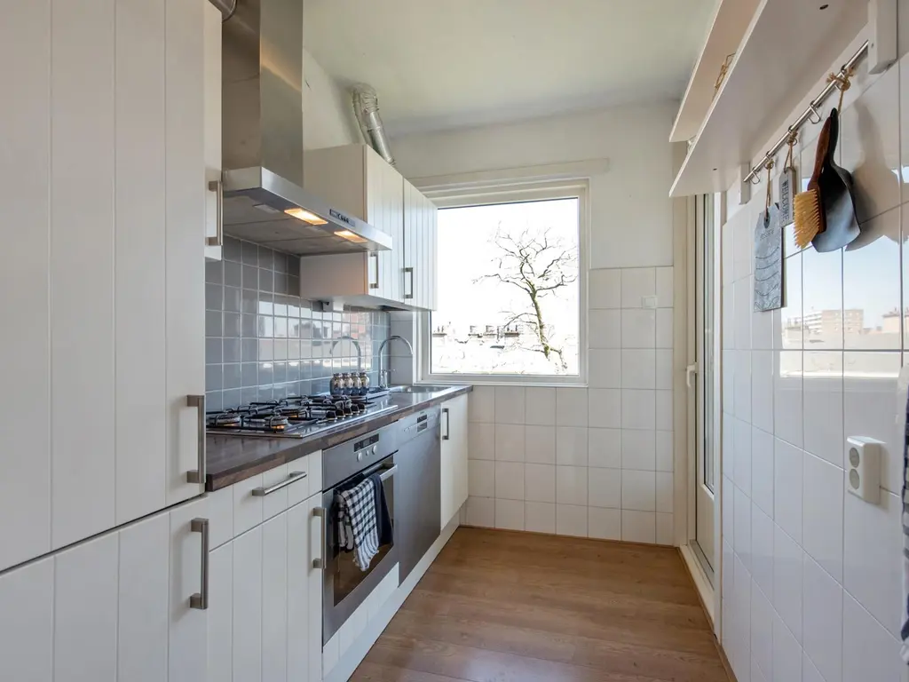 Aart van der Leeuwkade 42, VOORBURG
