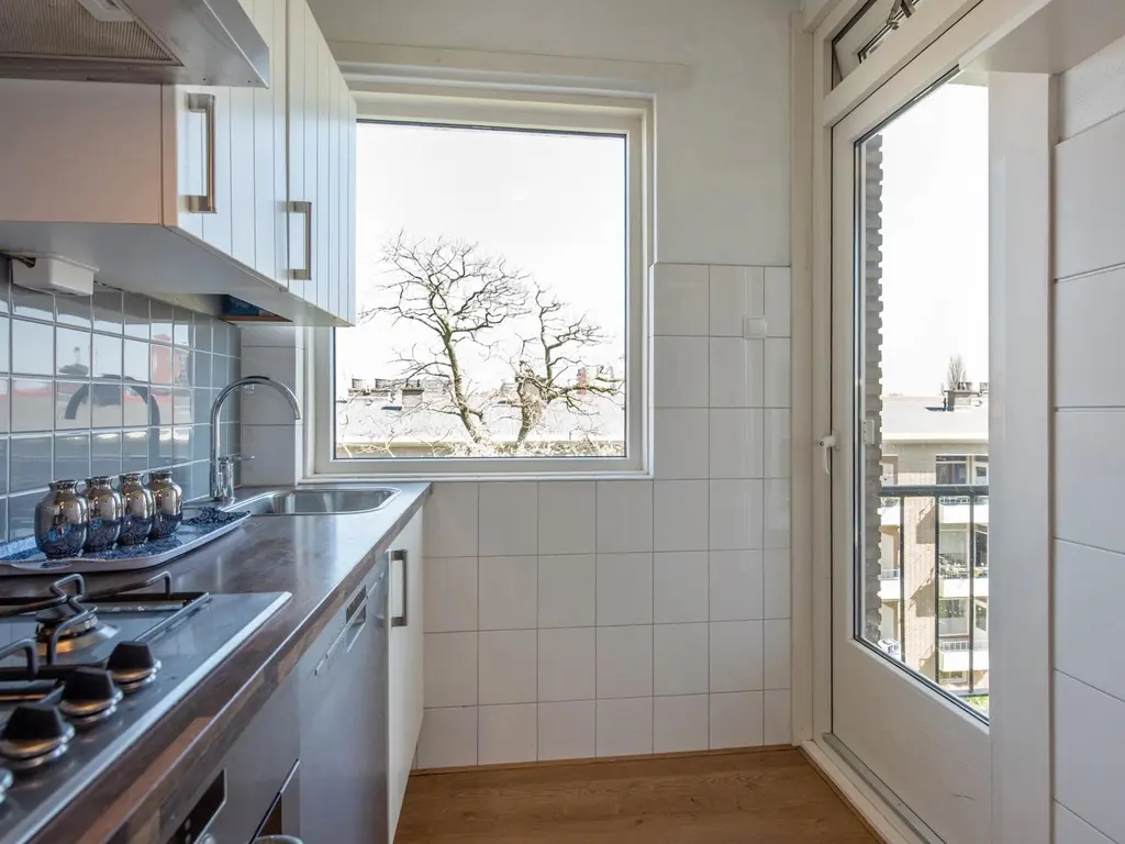 Aart van der Leeuwkade 42, VOORBURG