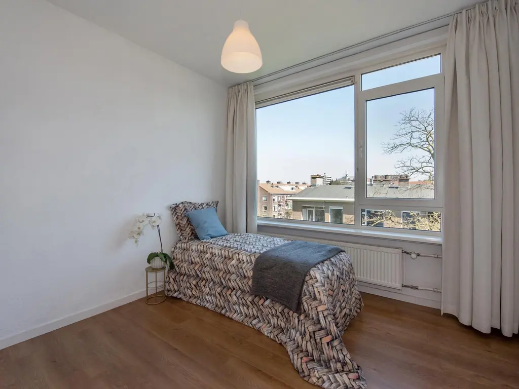 Aart van der Leeuwkade 42, VOORBURG