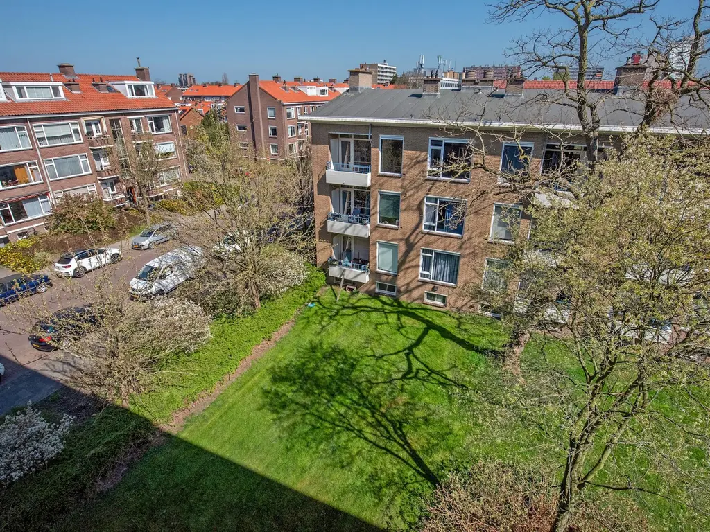 Aart van der Leeuwkade 42, VOORBURG