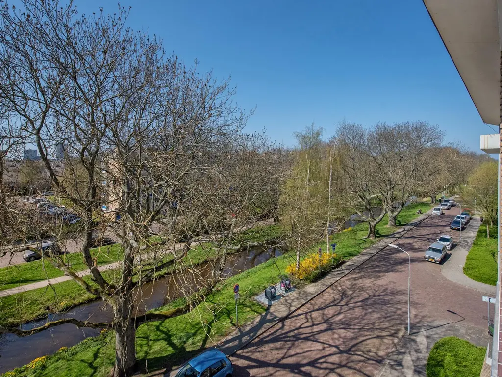 Aart van der Leeuwkade 42, VOORBURG