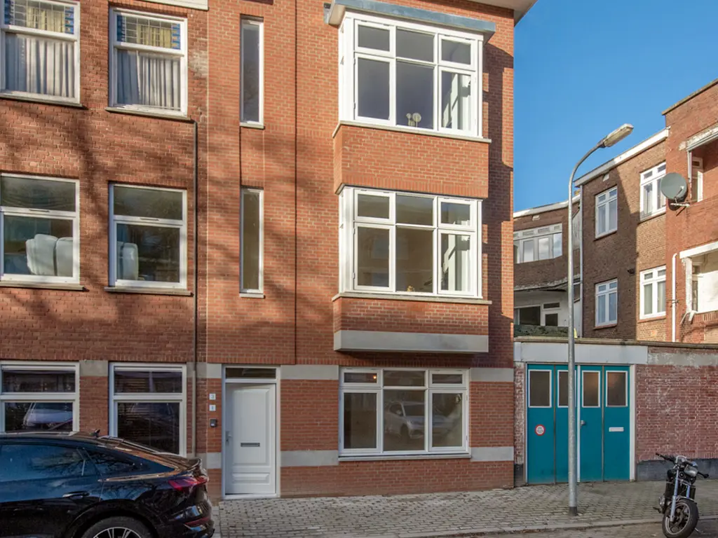 Linnaeusstraat 1, 'S-GRAVENHAGE