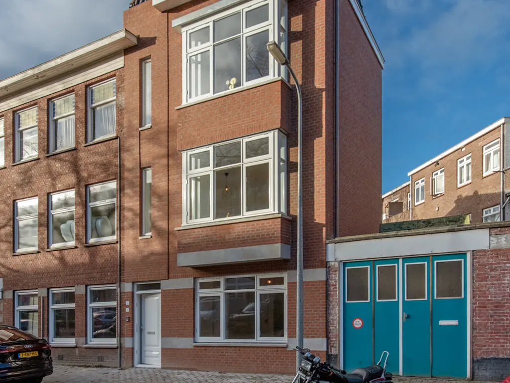Linnaeusstraat 1, 'S-GRAVENHAGE