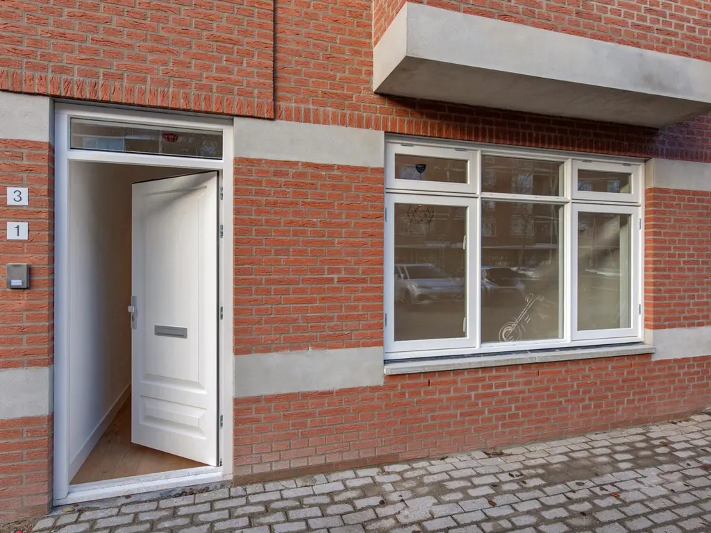 Linnaeusstraat 1, 'S-GRAVENHAGE