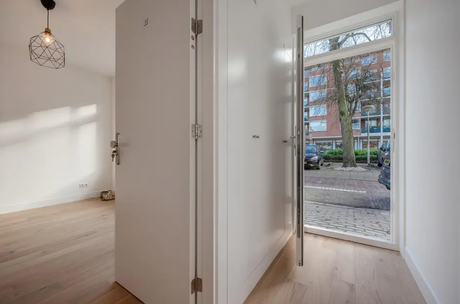 Linnaeusstraat 1