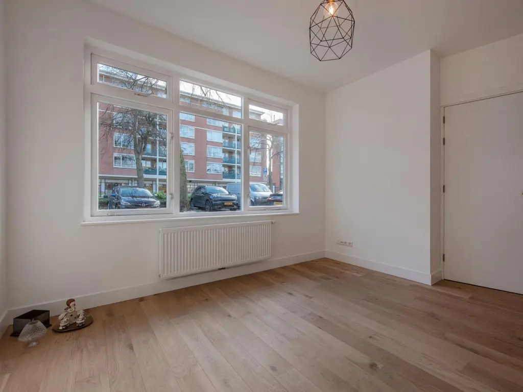 Linnaeusstraat 1, 'S-GRAVENHAGE