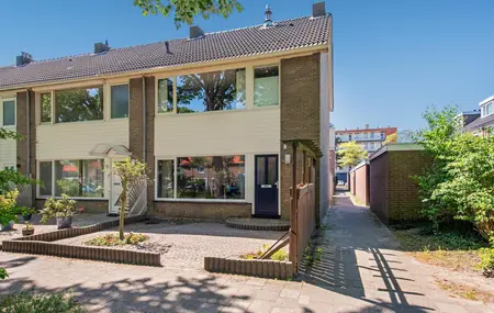 Guldeland 37, WATERINGEN
