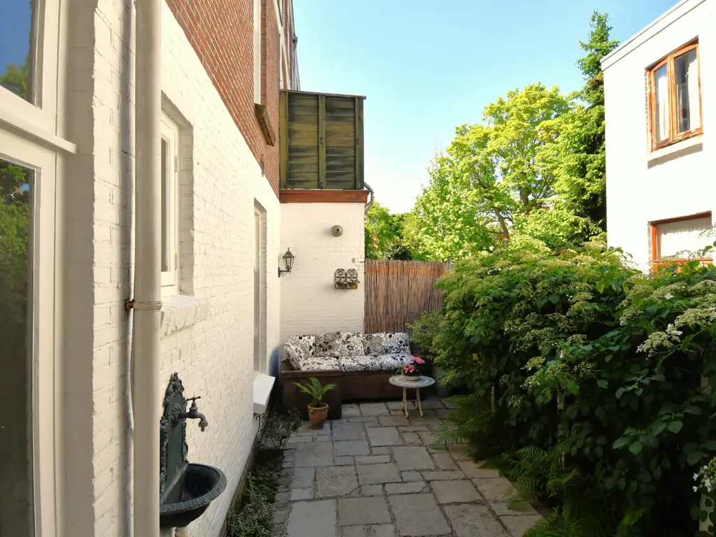 Westeinde 85, VOORBURG