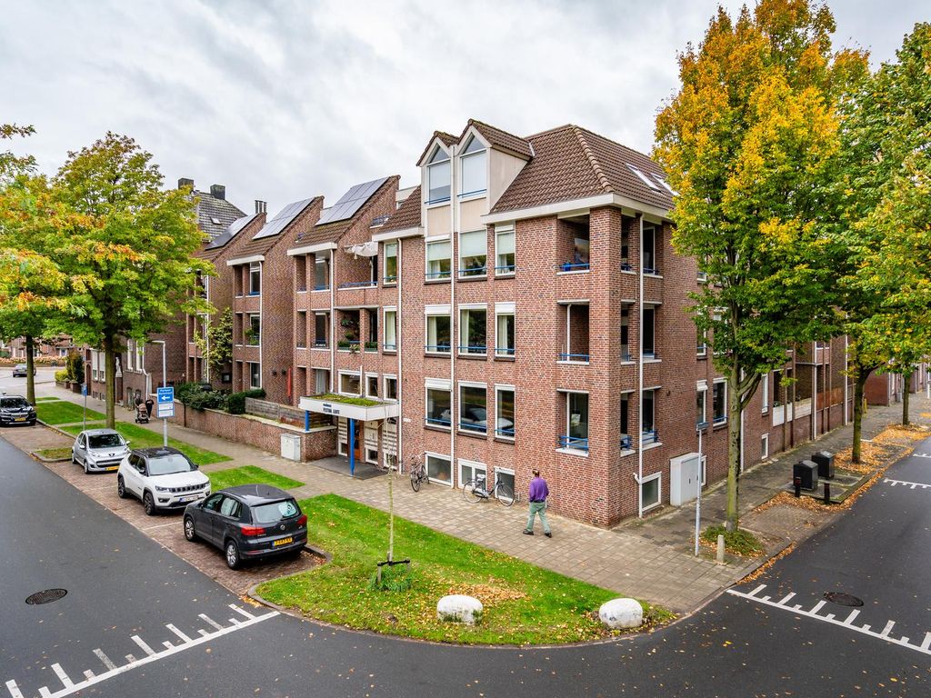 Deken van Oppensingel 111, VENLO