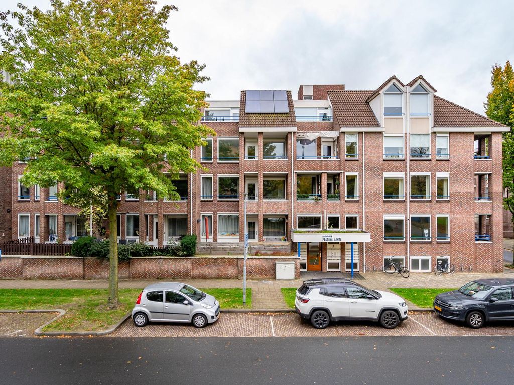 Deken van Oppensingel 111, VENLO