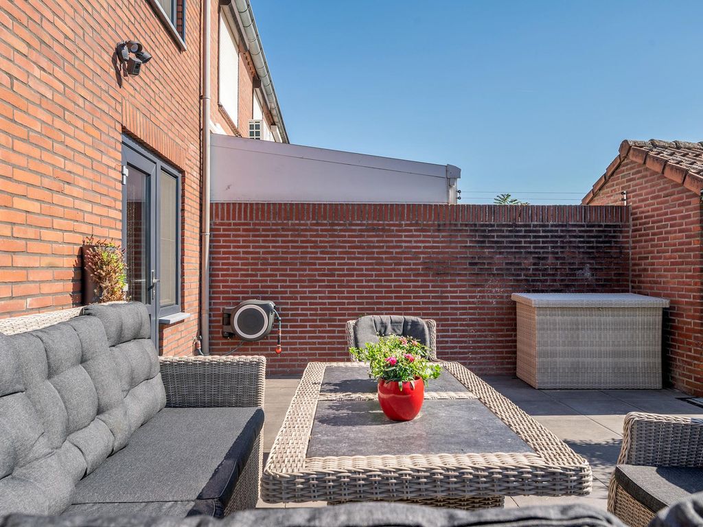 Merelstraat 17, TEGELEN