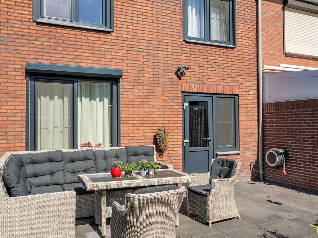 Merelstraat 17, TEGELEN