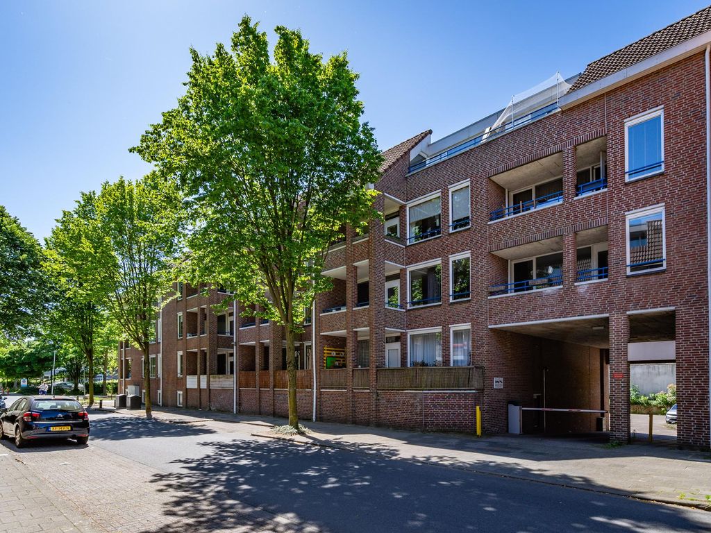 Deken van Oppensingel 95, VENLO