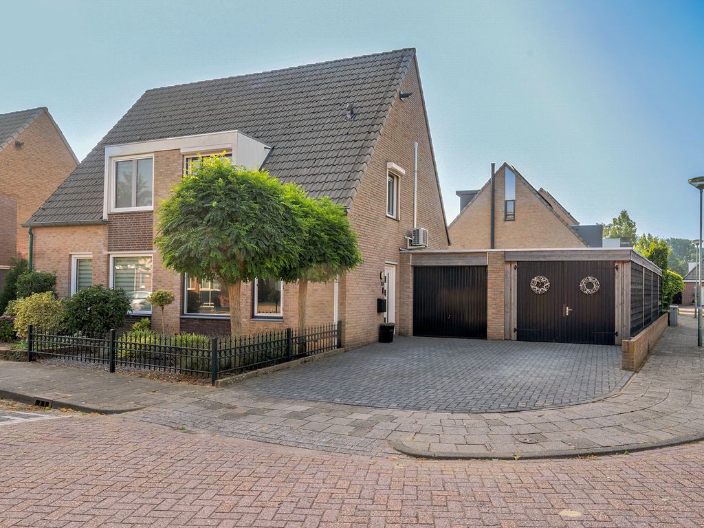 Rembrandtstraat 33, BAARLO