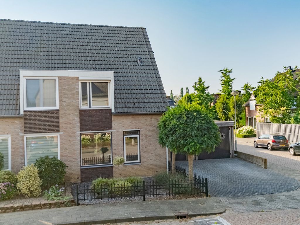 Rembrandtstraat 33, BAARLO