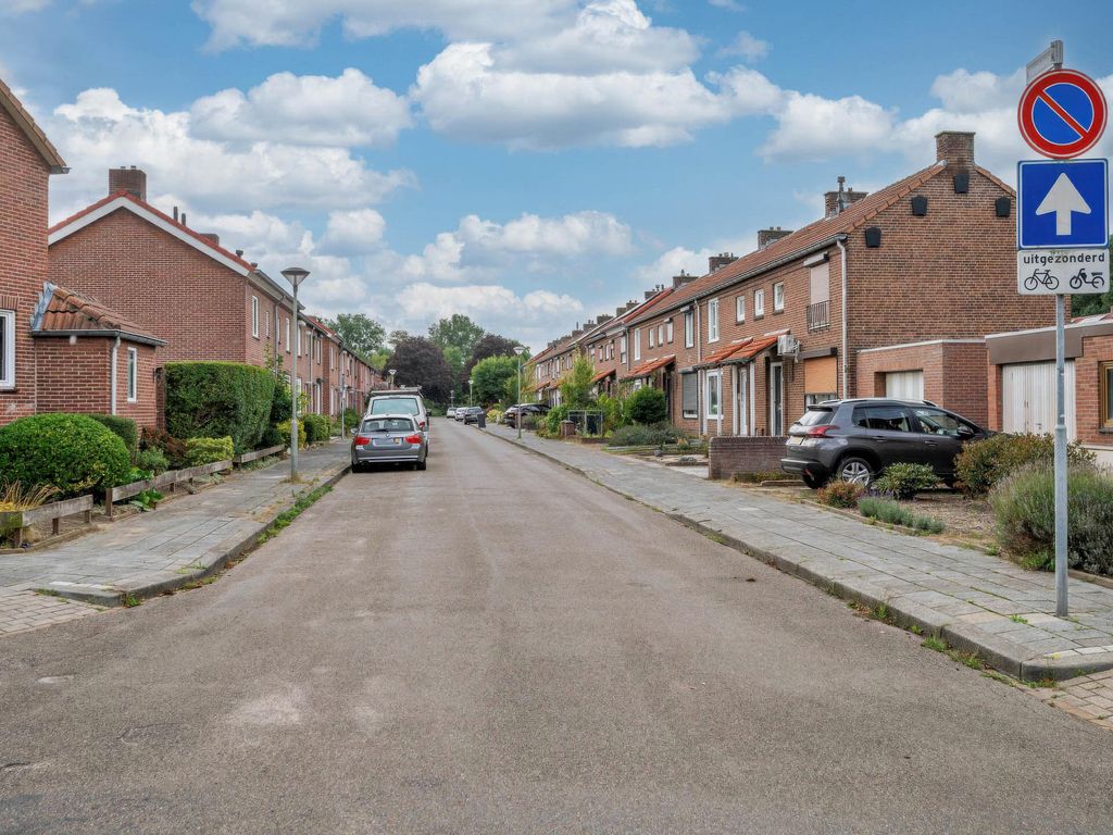 Reigerstraat 11, TEGELEN