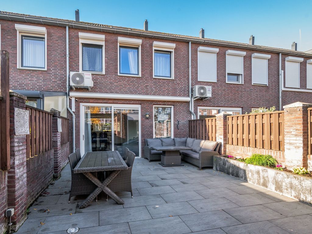 Vrouw Traasstraat 17, VENLO