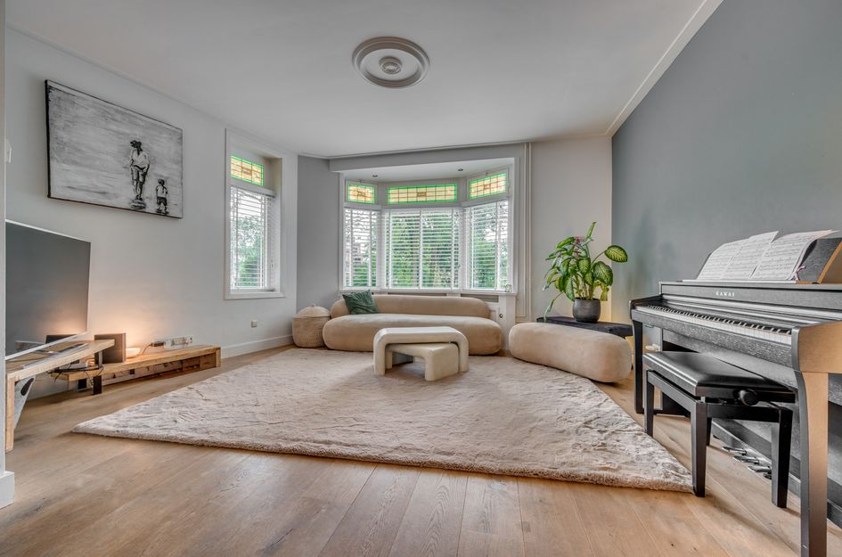 Pastoor Deckersstraat 1