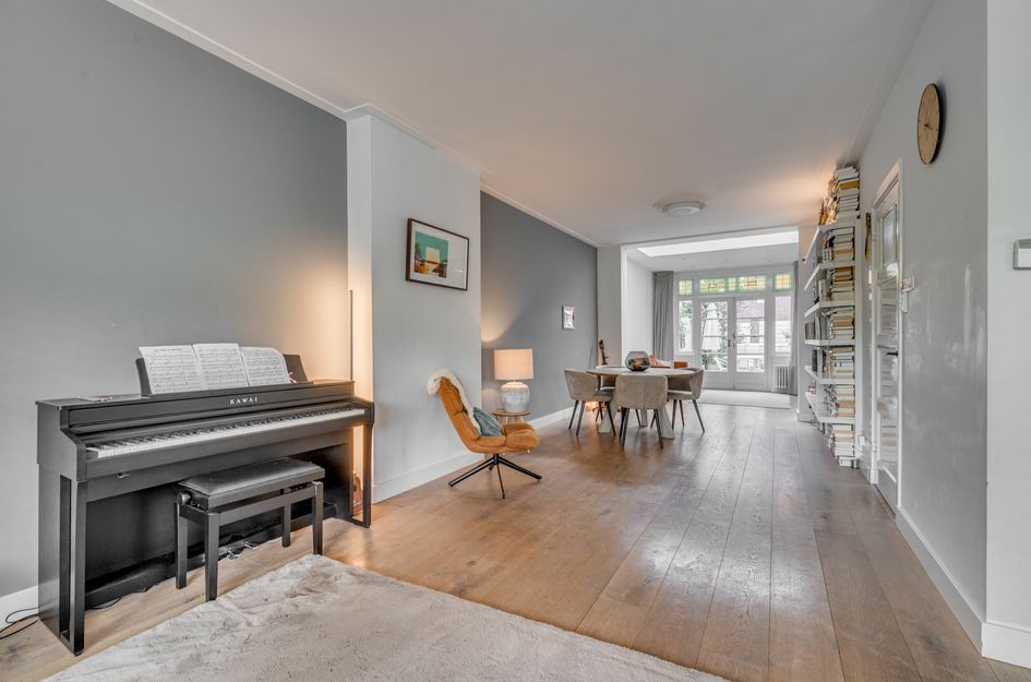 Pastoor Deckersstraat 1