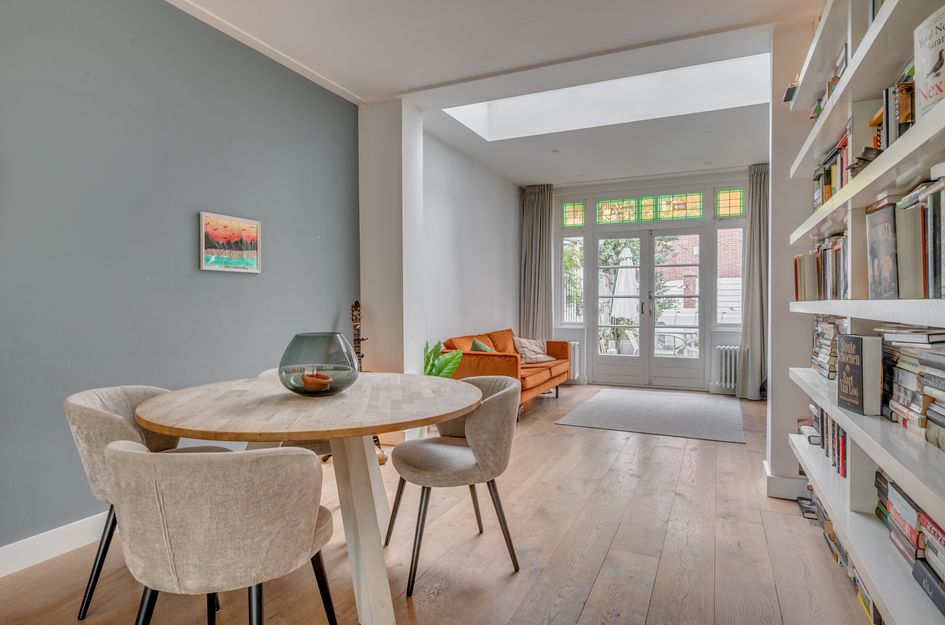 Pastoor Deckersstraat 1