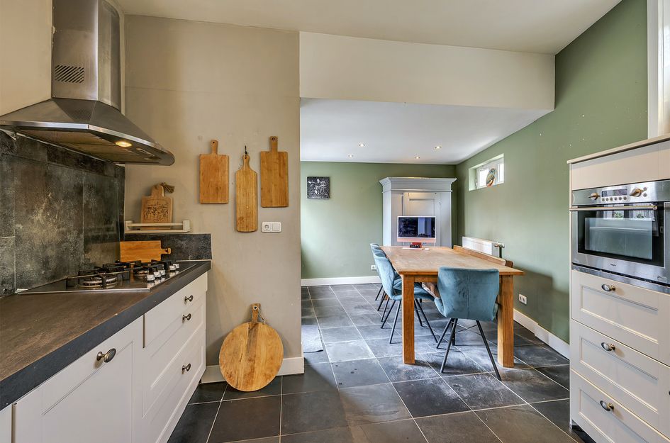 Pastoor Deckersstraat 1