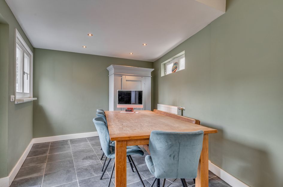 Pastoor Deckersstraat 1