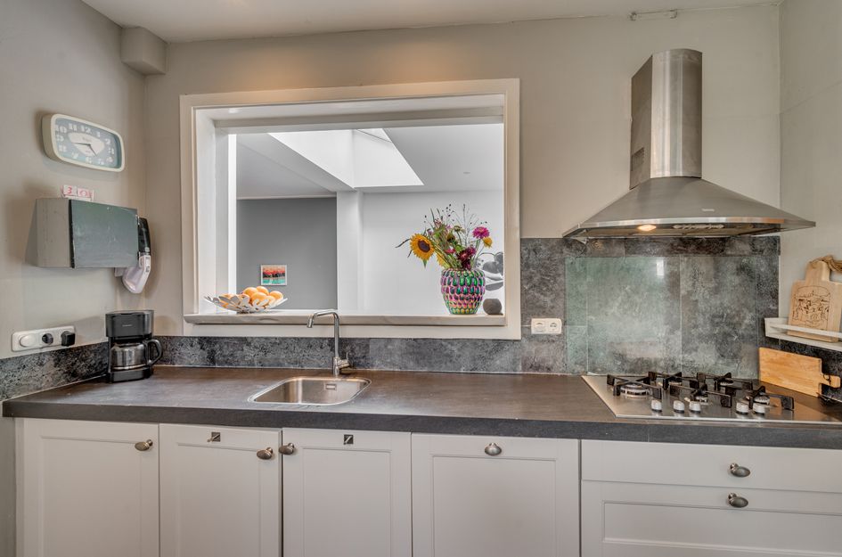 Pastoor Deckersstraat 1