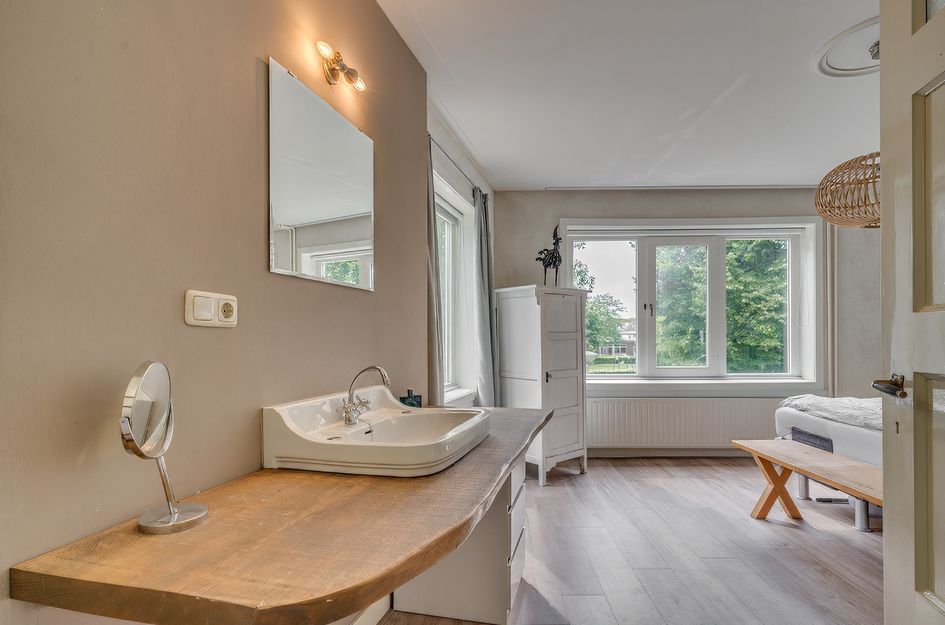 Pastoor Deckersstraat 1