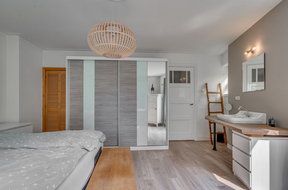 Pastoor Deckersstraat 1