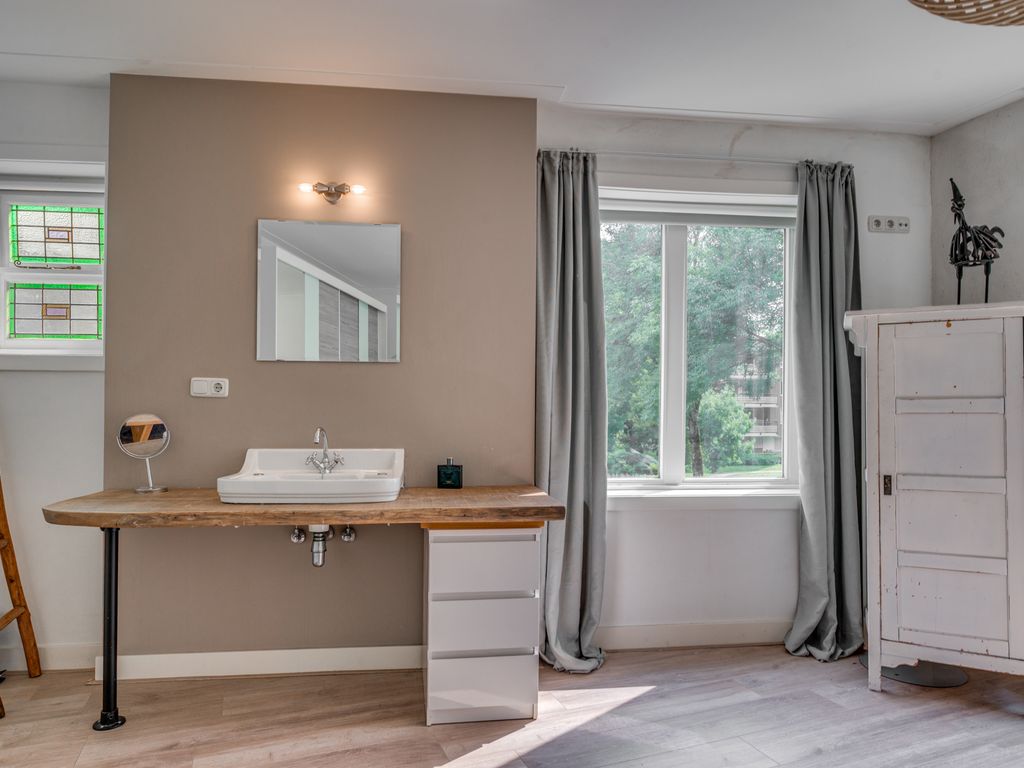 Pastoor Deckersstraat 1, VENLO