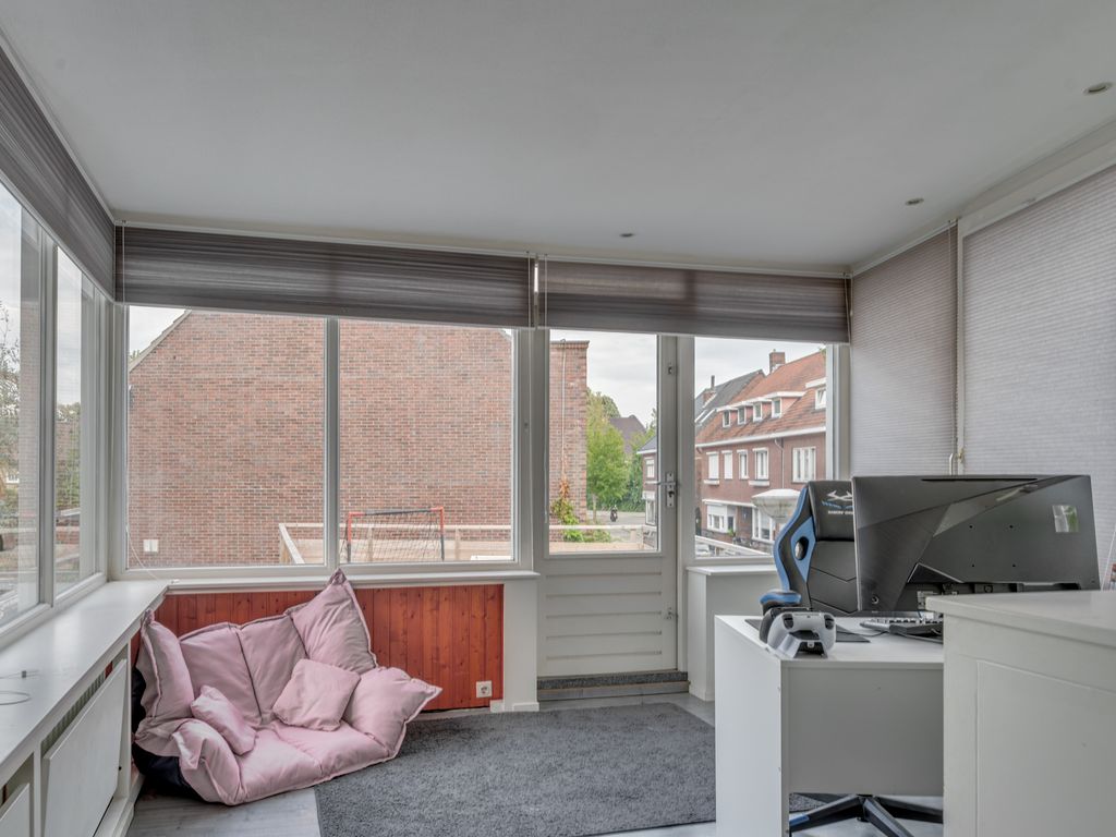 Pastoor Deckersstraat 1, VENLO