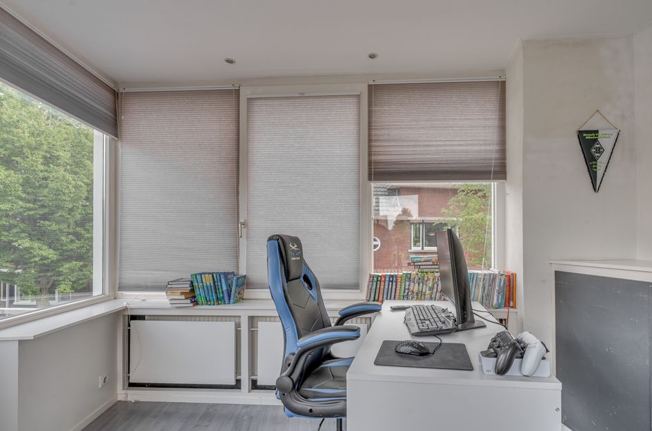 Pastoor Deckersstraat 1