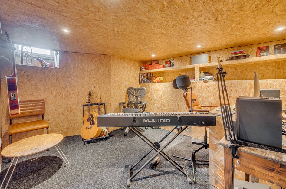 Pastoor Deckersstraat 1