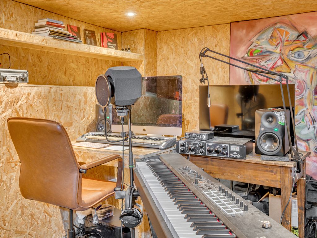 Pastoor Deckersstraat 1, VENLO