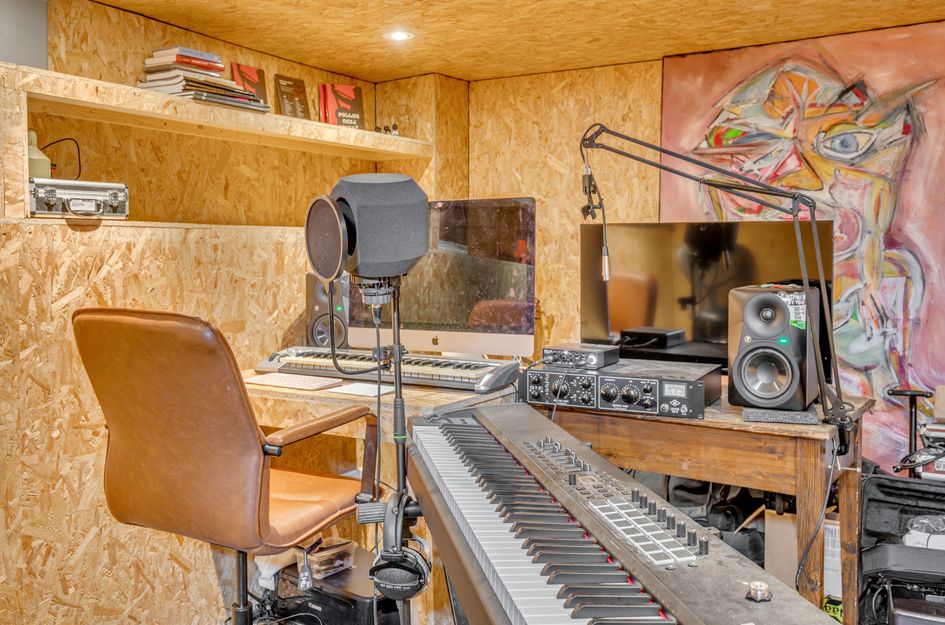 Pastoor Deckersstraat 1