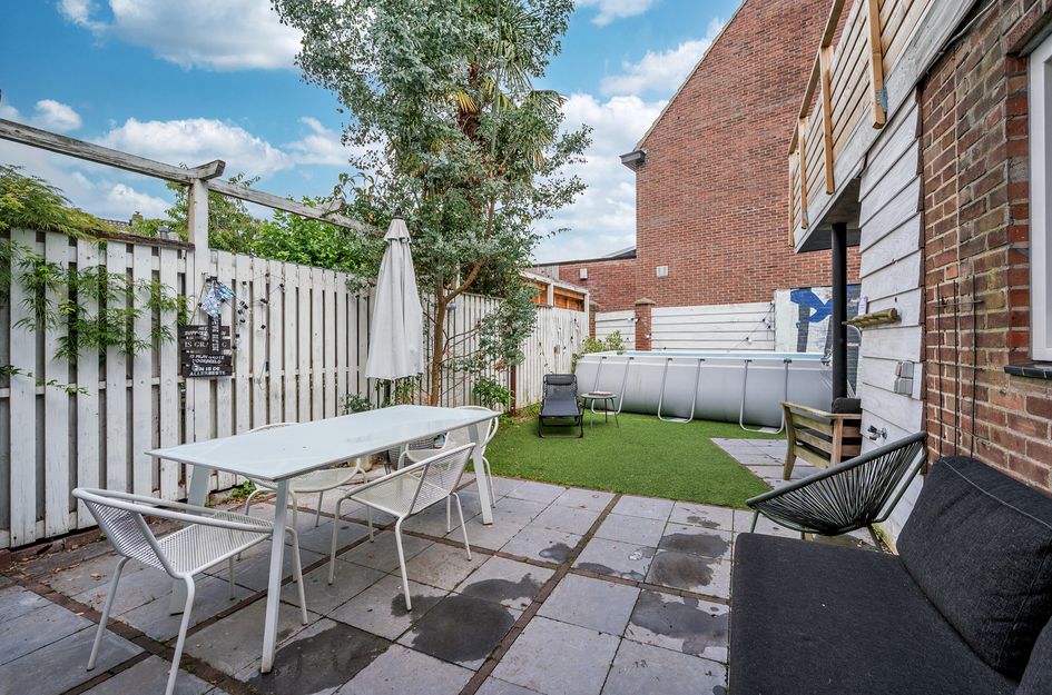 Pastoor Deckersstraat 1