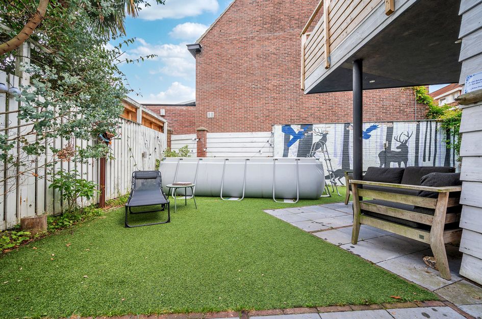 Pastoor Deckersstraat 1