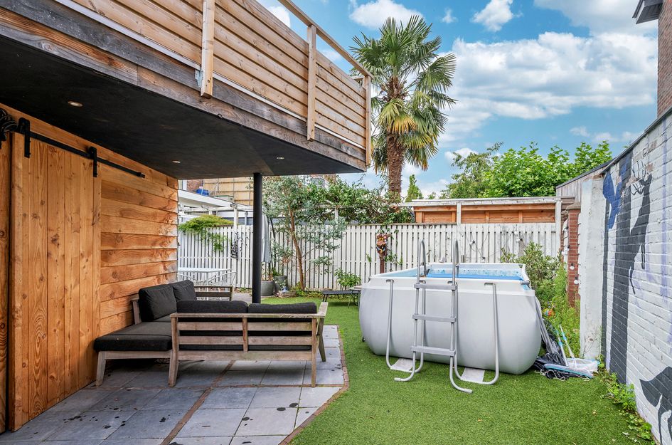 Pastoor Deckersstraat 1