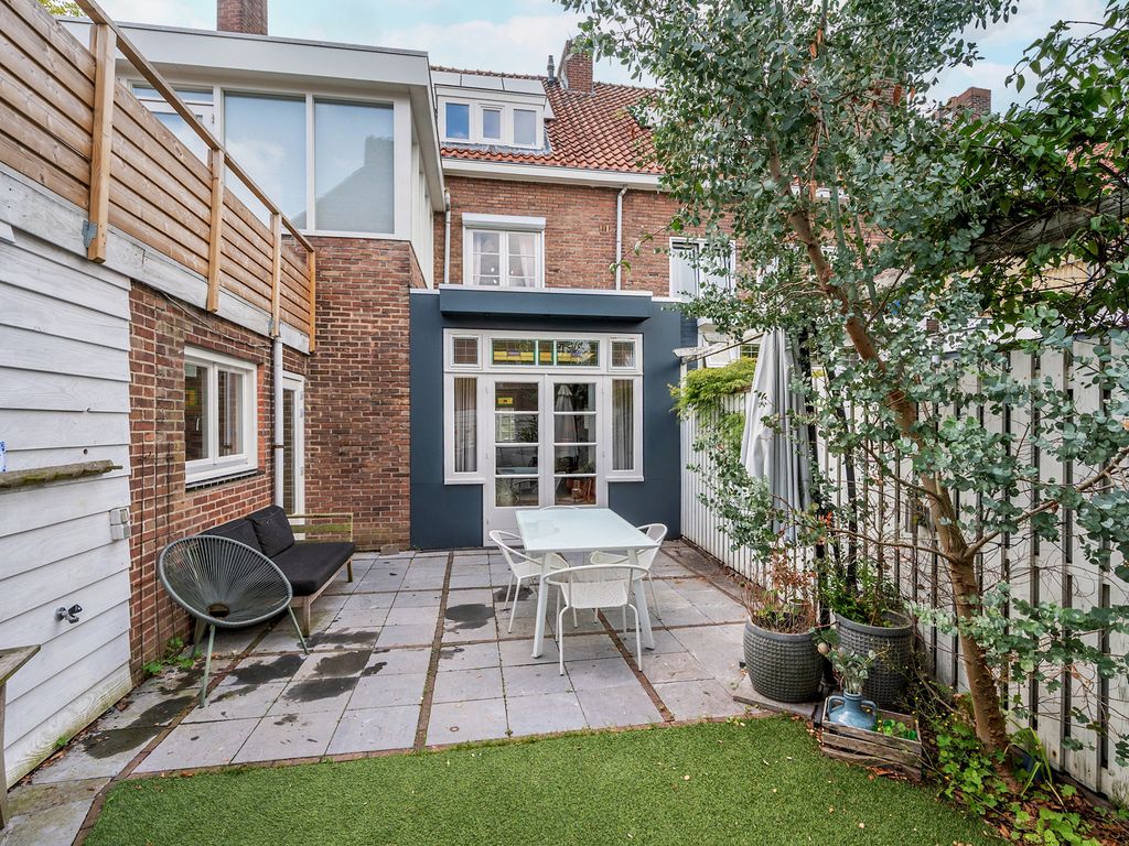 Pastoor Deckersstraat 1, VENLO