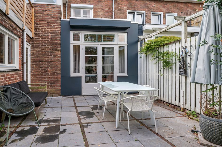 Pastoor Deckersstraat 1